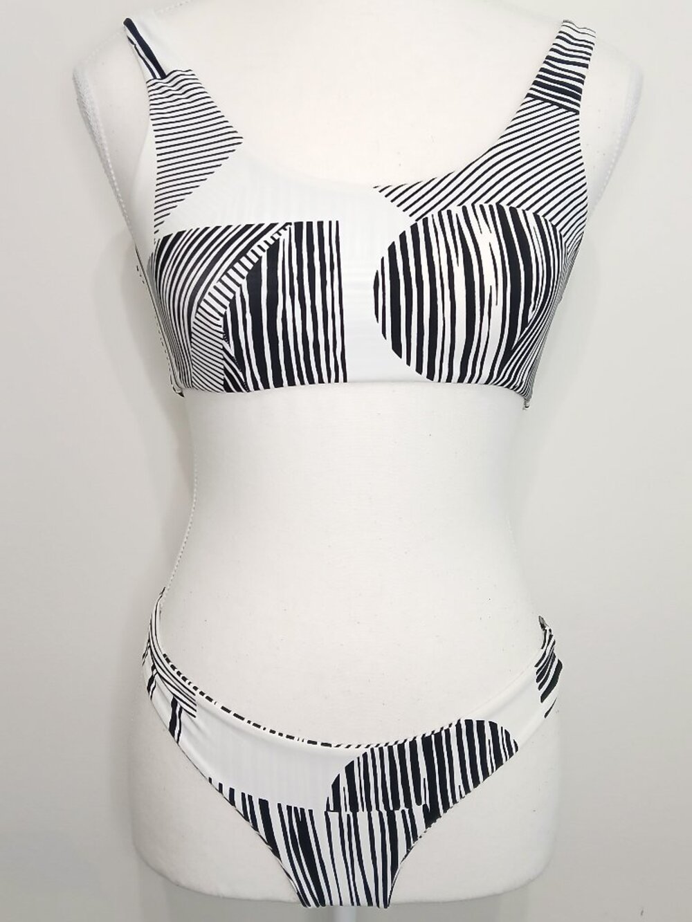 NWT Volcom Out Of Line Geometric Bikini Set Size Small